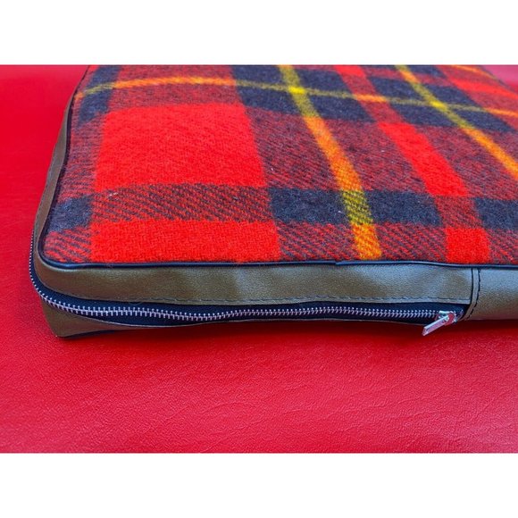 Vintage Faribo Acrylic Red Plaid Fluff Loomed Carefree Fringes Blanket NIP - Picture 7 of 9